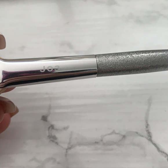 Jaclyn Cosmetics highlight brush - Picture 4 of 4